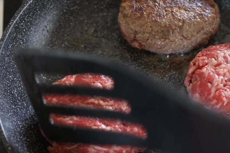 ハンバーグの焼き色の目安_十分