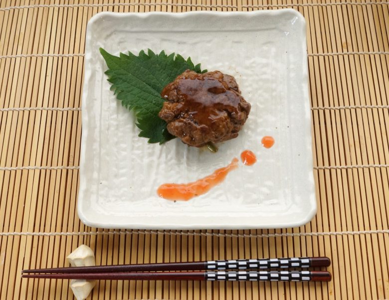 完成した照り焼きハンバーグ