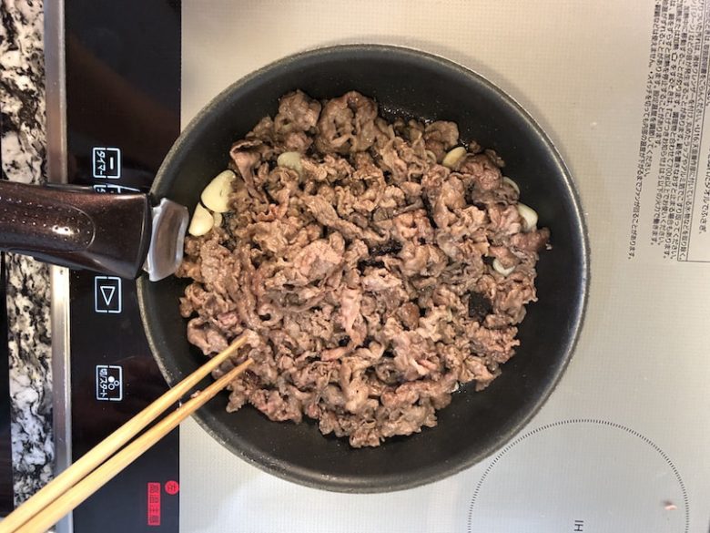 牛肉とセロリの中華風ごま油炒めの作り方
